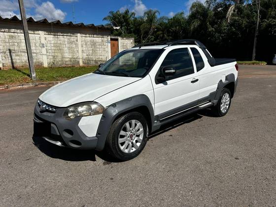 FIAT STRADA 1.8 MPI ADVENTURE CD 16V FLEX 3P MANUAL FIAT STRADA 1.8 MPI ADVENTURE CD 16V FLEX 3P MANUAL